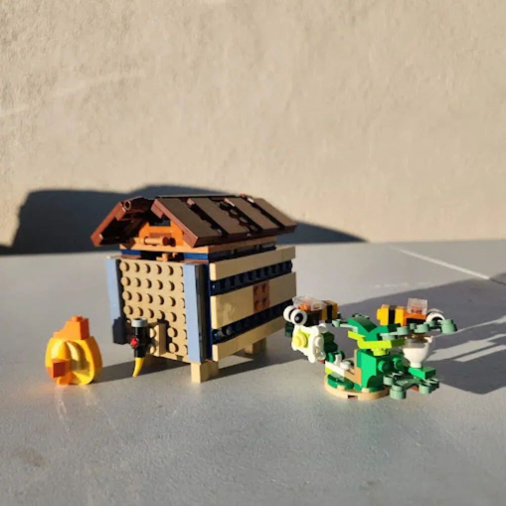 LEGO BEEHIVE BEE HIVE BEEKEEPING HONEY Bees Honeycomb Flowhive Flow Hive